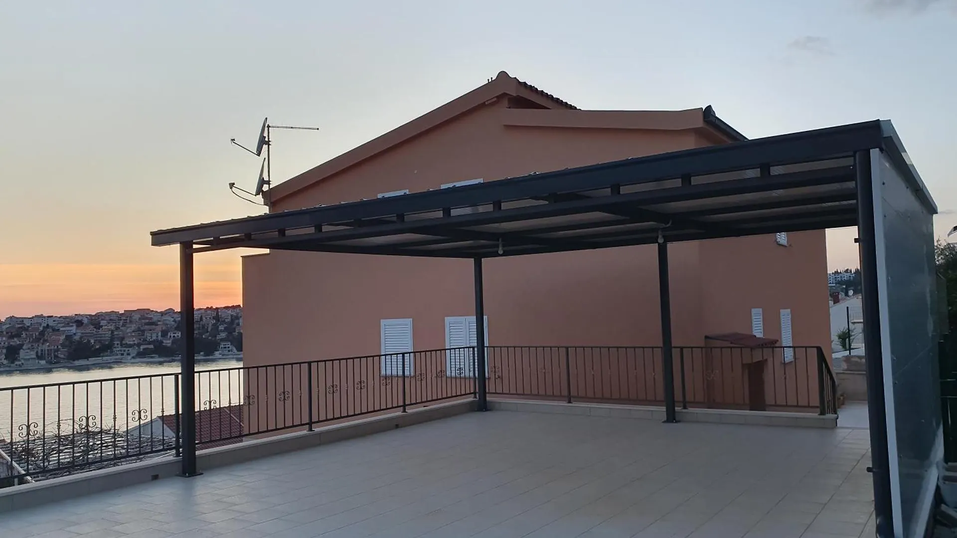 Apartment Villa Wind Okrug Gornji