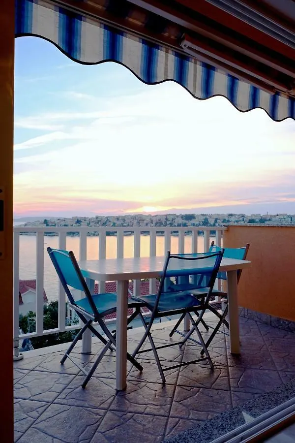 Apartment Villa Wind Okrug Gornji